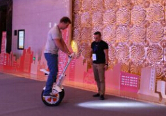  Dois Scooters deequilíbrio estréia na conferência de lançamento de produtos nova Airwheel 2015