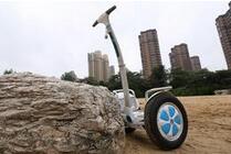 Airwheel scooter elétrico de auto-equilíbrio já não é um simples meio de transporte, mas também um tipo de exercício.