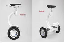 Meios de transporte ou entretenimento ferramenta, inteligente Airwheel S8 sela equipada scooter satisfaz ambas as exigências.